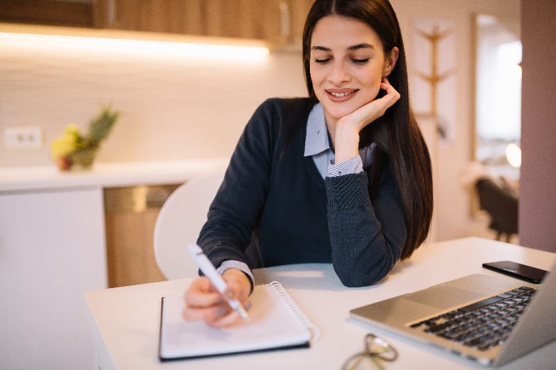 manfaat mempekerjakan seorang blogger