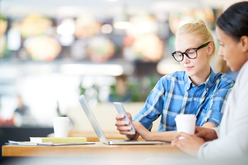 脸书或谷歌广告