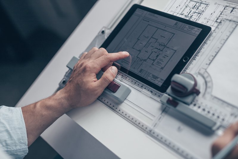 Architecte avec dessin gros plan