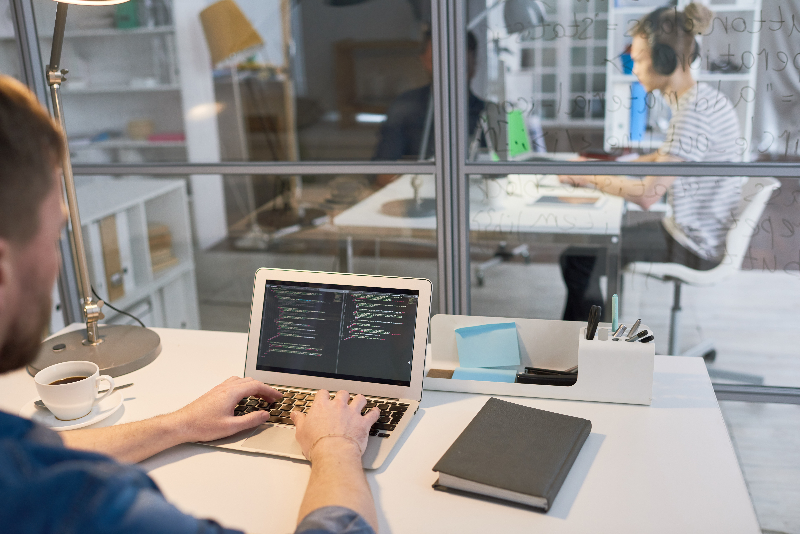 Comment utiliser Python pour analyser et pivoter les fichiers SEO