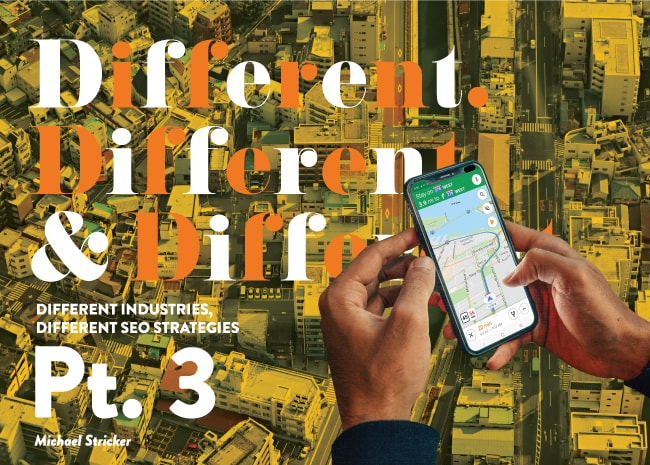 Telefonda haritayı görüntüleyen kişi