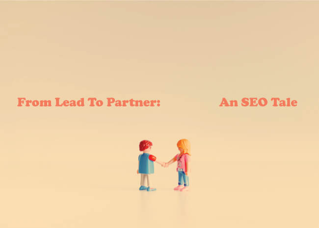 شخصيتان لعبة يتصافحان