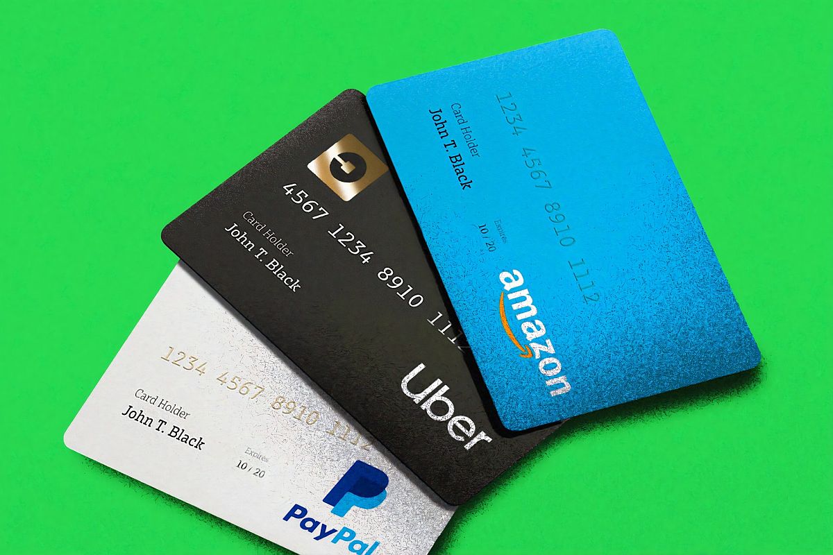 บัตรเครดิตที่มีตราสินค้าสำหรับ amazon, uber และ paypal; คอนเซปต์นักช้อปออนไลน์ครั้งแรก