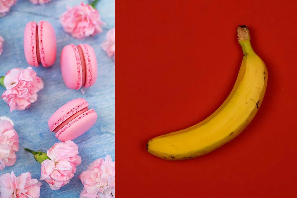 黃色香蕉旁邊的粉紅色長音，帶有 a。紅色背景