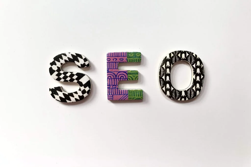 SEO'yu heceleyen Seramik Harfler