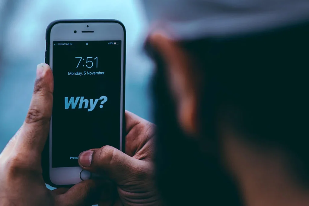 ecran de blocare a telefonului cu cuvintele De ce? ca fundal