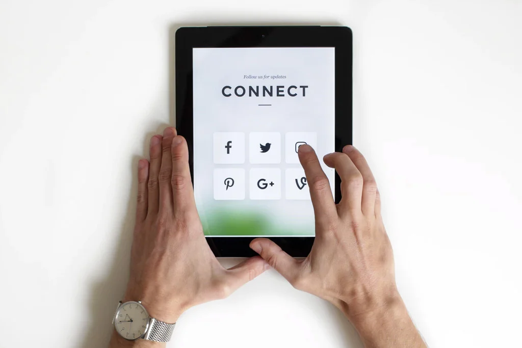 ウェブサイトは私たちのページに接続します