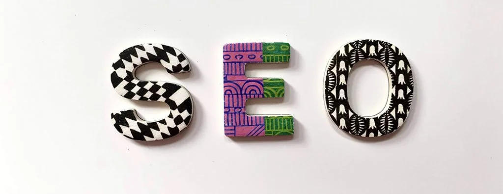 SEO는 세라믹 벽 예술로 철자됩니다.