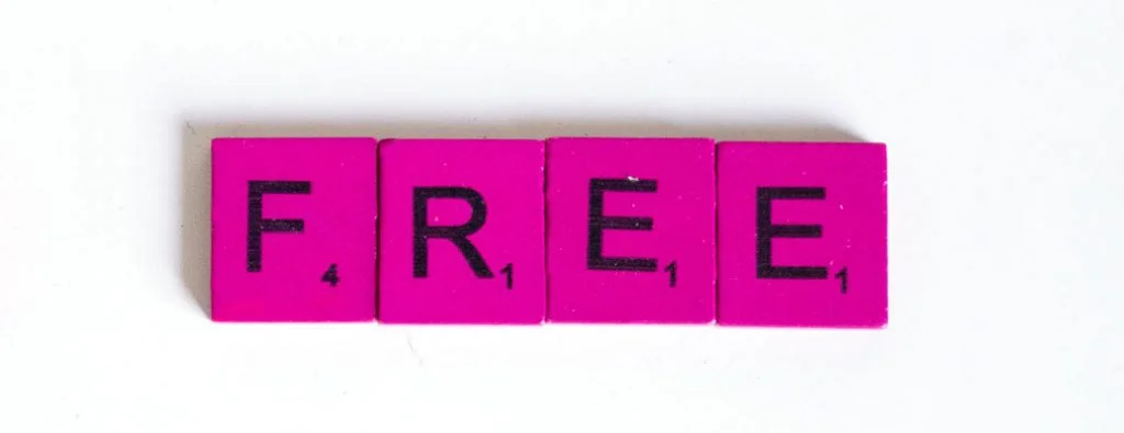 สะกดอย่างอิสระด้วย Scrabble Letters