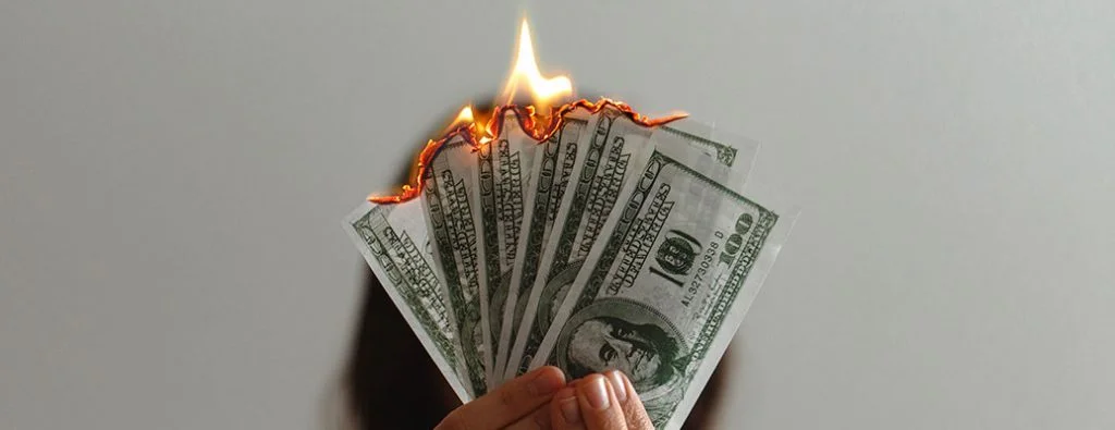 燃えるお金