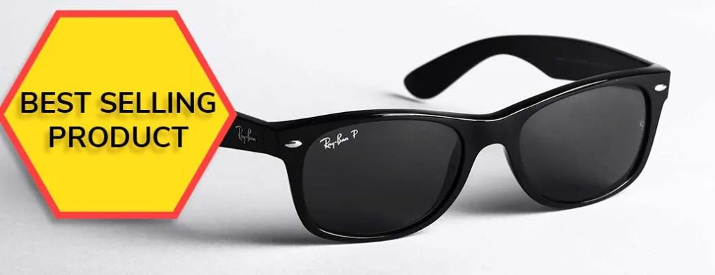 une paire de lunettes de soleil avec une étiquette indiquant le produit le plus vendu