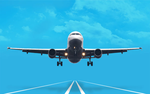 Pesawat di landasan pendaratan