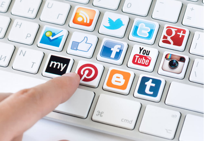 ใช้มากเกินไปสังคมเครือข่ายในครั้งเดียว