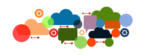 Nuvole e bolle che interagiscono su Internet