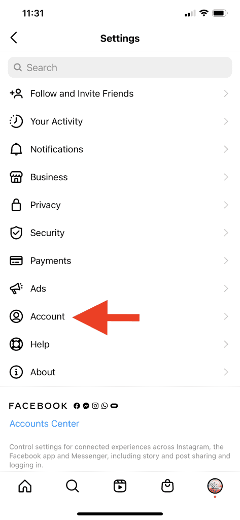สกรีนช็อตของการตั้งค่า Instagram พร้อมลูกศรสีแดงชี้ไปที่ส่วนบัญชีของการตั้งค่า