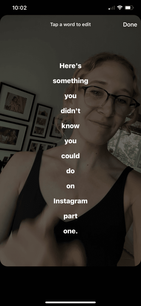 สกรีนช็อตของข้อความคุณสมบัติคำบรรยายเรื่องราวของ Instagram ที่ขยายเพื่อแสดงคุณสมบัติที่ผู้ใช้สามารถแก้ไขข้อความของการถอดเสียงเป็นคำได้