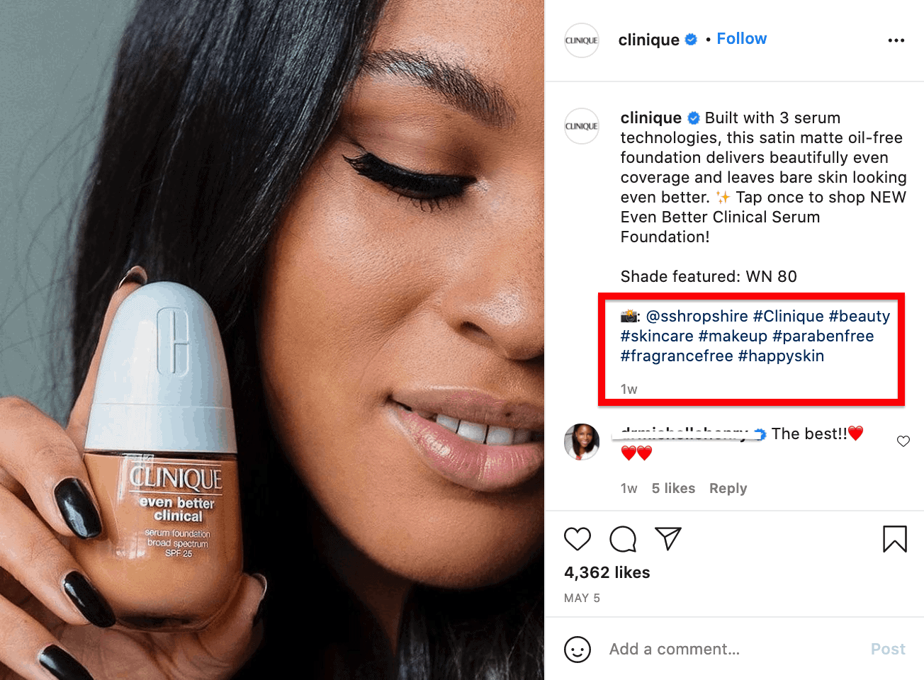 그녀의 얼굴 옆에 파운데이션 제품을 들고 크리니크 고객