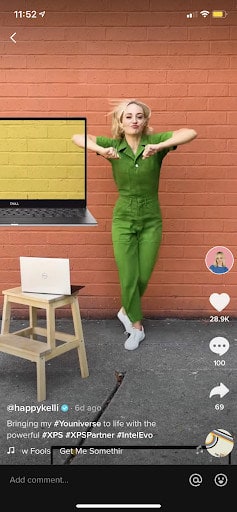 TikTok에서 춤추는 해피 켈리