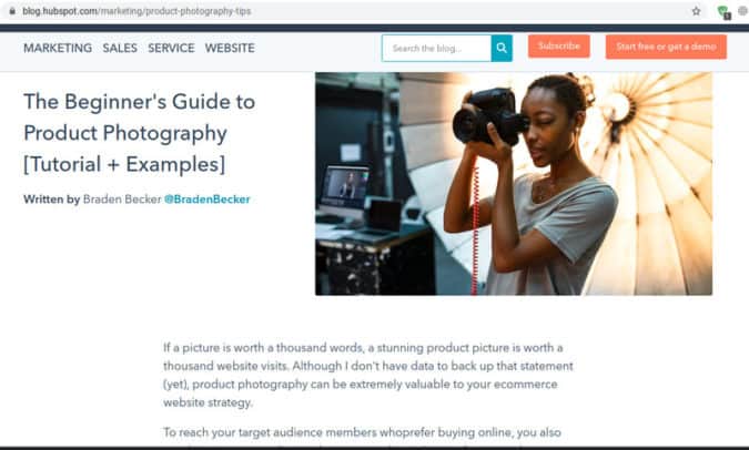 Hubspot tiene un botón de suscripción en el encabezado de su blog.