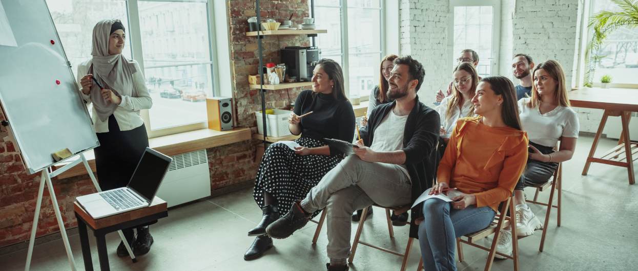 我们在 2021 年学到的 5 个最佳小型企业课程