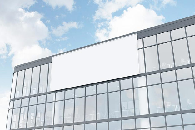 panou cu sigla companiei