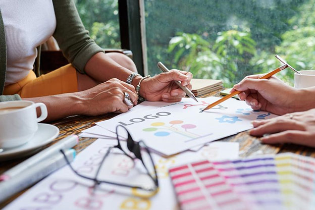 Cum folosești un logo?