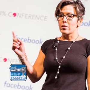 Primo piano del volto di Jacqueline Lieberman, ospite del podcast di marketing del nastro adesivo