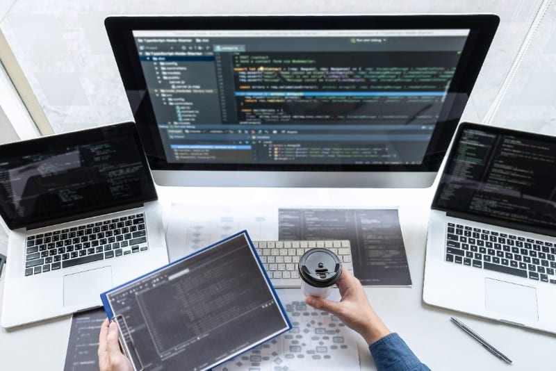 pengembang web tumpukan penuh