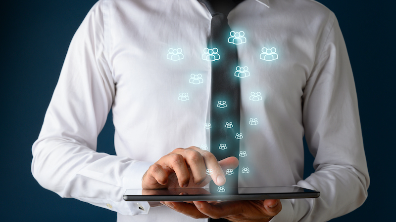 لماذا يستخدم الناس وسائل التواصل الاجتماعي