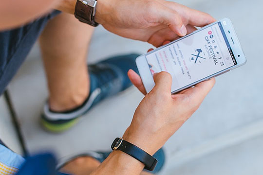 smartphone-texting-sms-tecnologia-internet