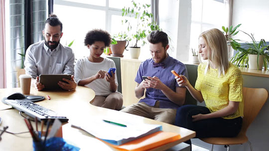 tablette-utilisateur-gadgets-vpn-internet-mobile-site-design-marketing-petites-entreprises