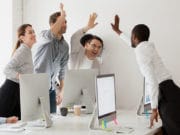 會議-商務-辦公室-團隊合作-會議-啟動-慶祝-成功