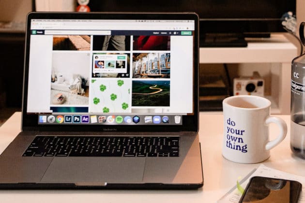 Slideshow-gallery-image-website-design-work-desk-office