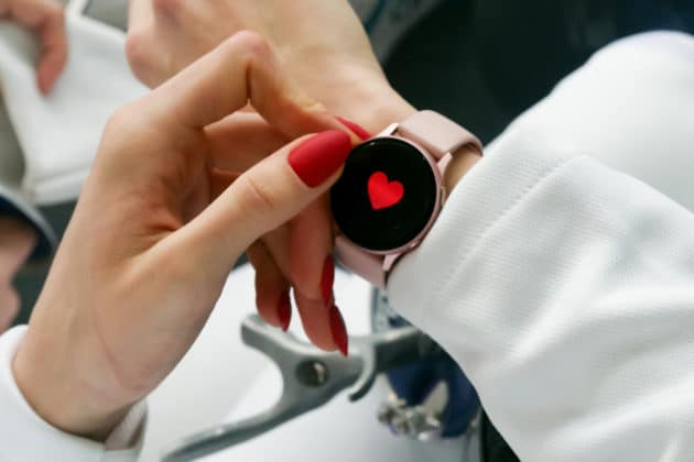 スマートウォッチ-スマートウォッチ-ガジェット-デバイス-ウェアラブル-テクノロジー-ヘルスケア-業界