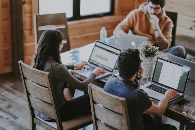 ofis-yazılım-tasarımcısı-geliştirici-kodlayıcı-programcı-ekip-çalışma-açık kaynak-startup'lar