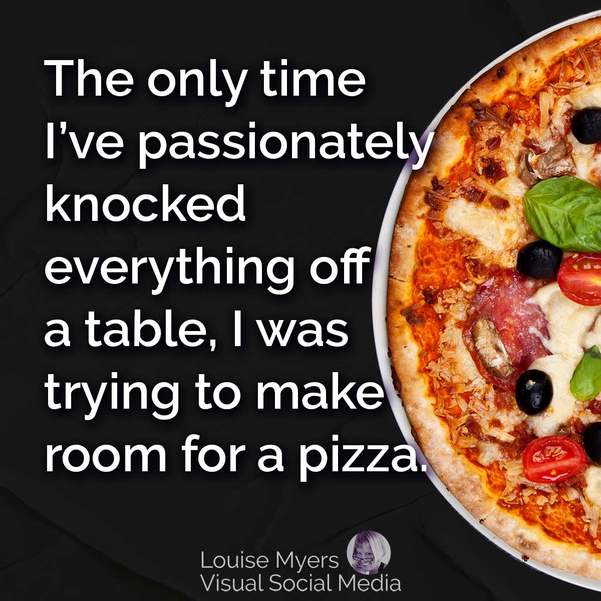 ピザの写真は、私がピザのためにテーブルからすべてを情熱的にノックアウトすると言います。