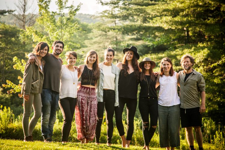 LoveYourBrain pequena equipe sem fins lucrativos