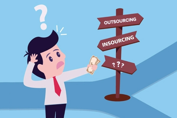 아웃소싱과 인소싱 중 어느 것이 더 낫습니까? which is better insourcing outsourcing