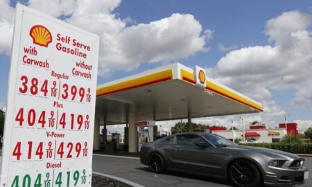 拜登将高油价归咎于普京，太阳能和电动汽车的投资成为民主主义者