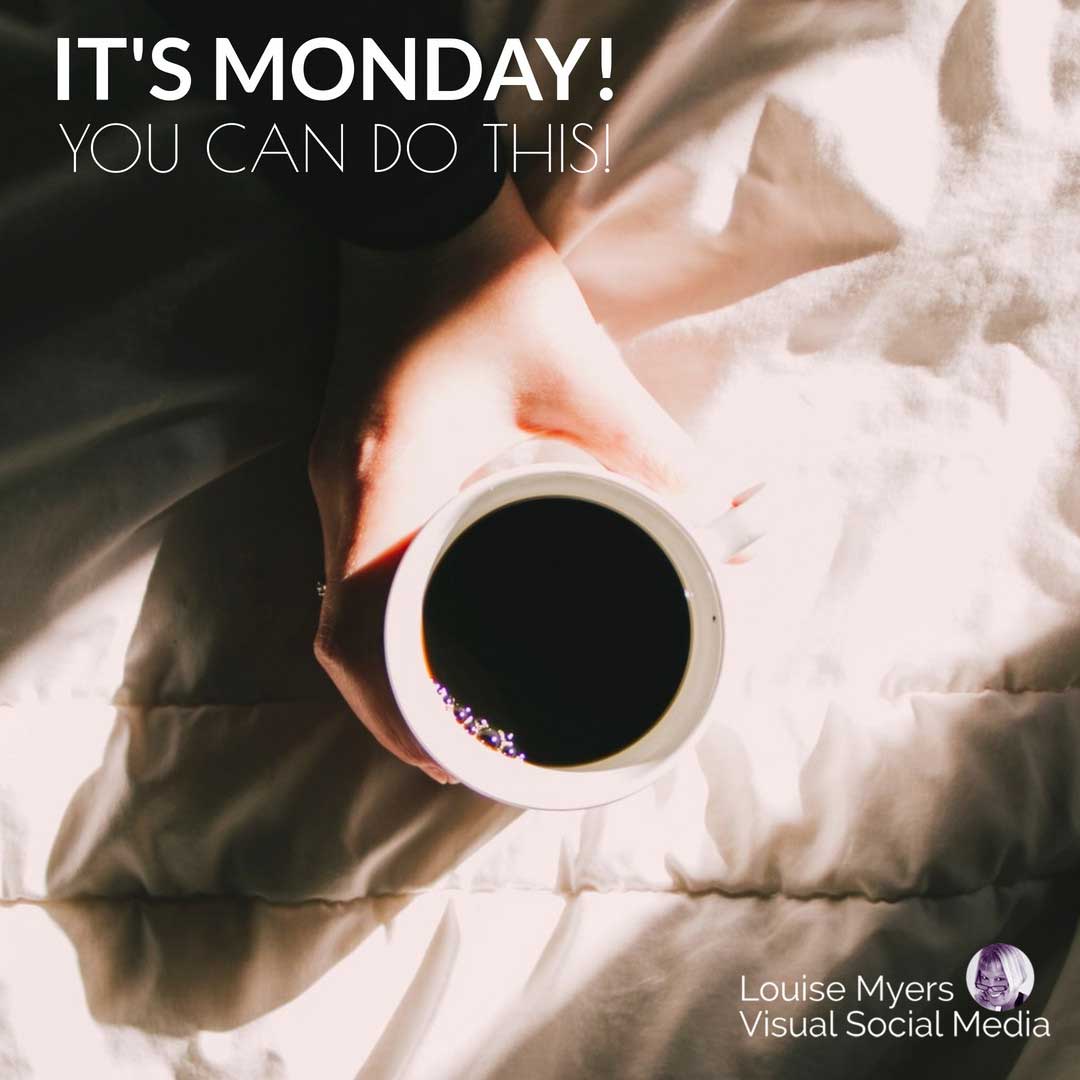 القهوة تحت أشعة الشمس تقول أنه يوم الإثنين ، يمكنك فعل هذا.