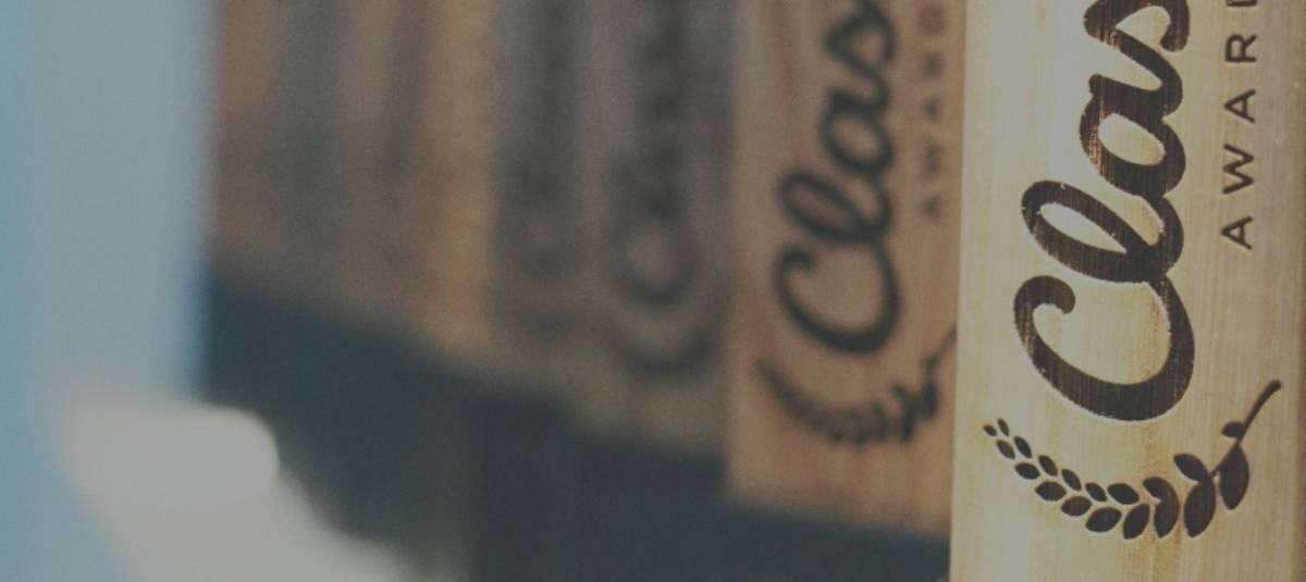 上品な賞のトロフィー