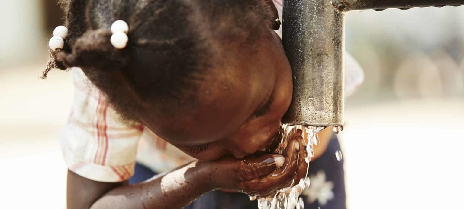 Recurso de organização de água Generosidade.org