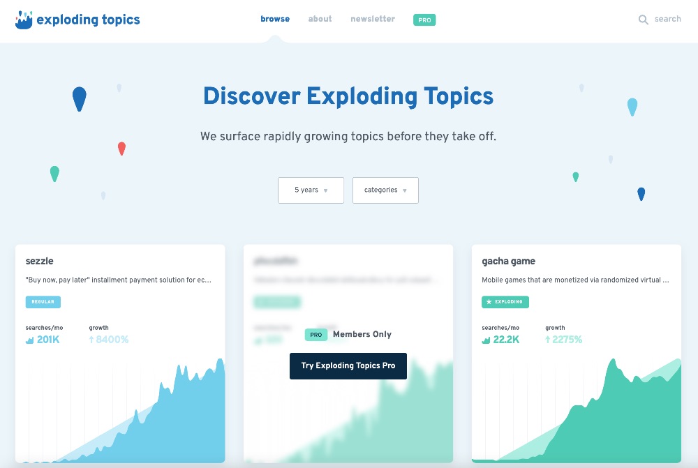 Capture d'écran de la page d'accueil Exploding Topics avec une ligne de résultats