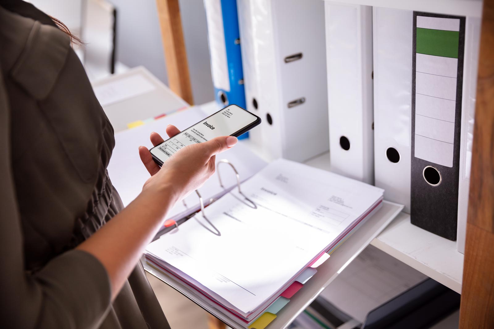 أوامر الشراء والفواتير هي مستندات شراء مهمة