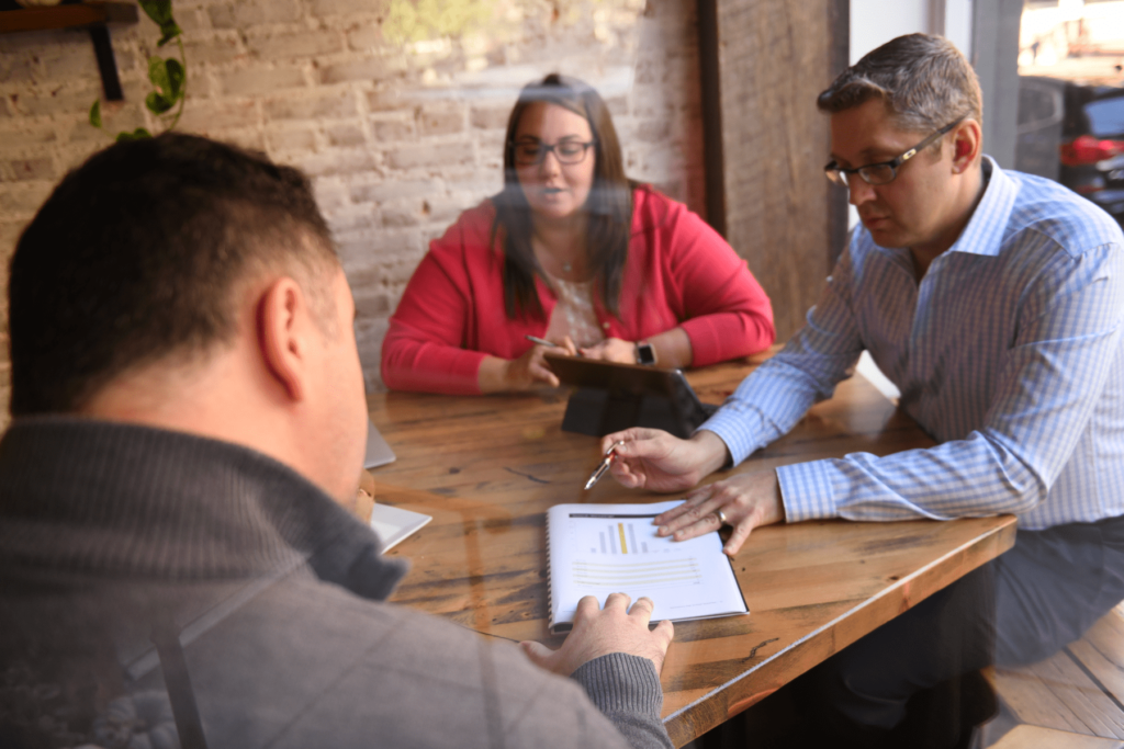 Tower marketing travaille sur un projet.