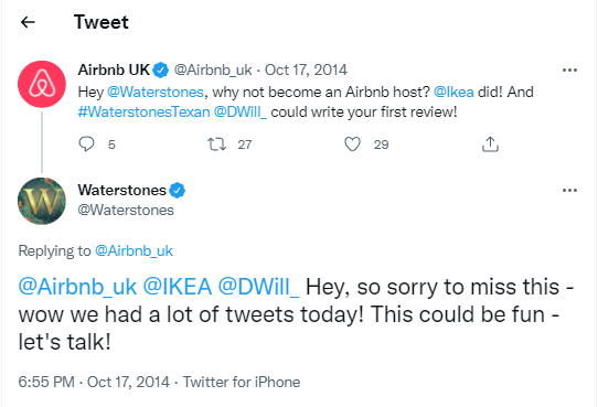 Capture d'écran d'un échange Twitter entre Airbnb et Waterstones