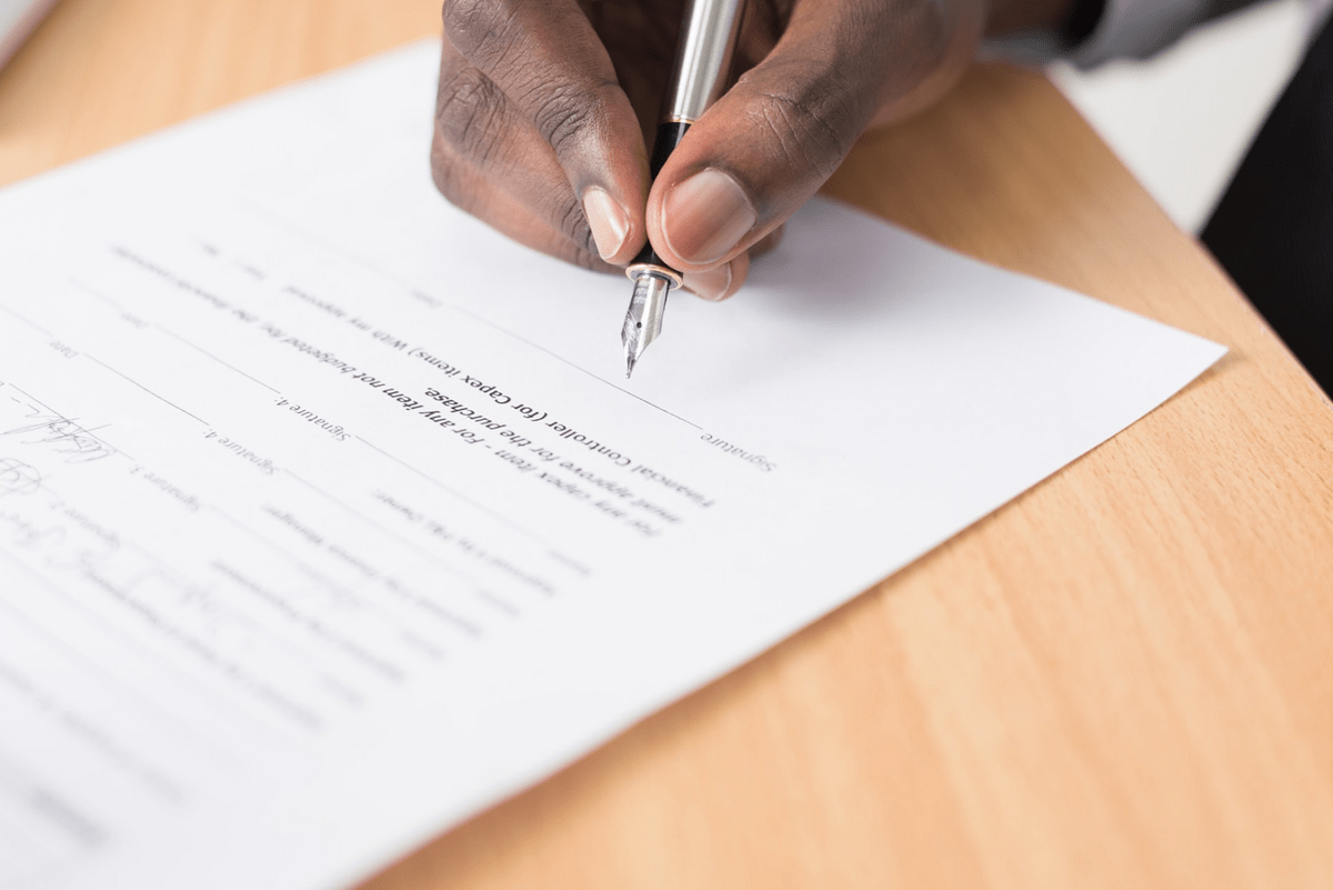 Embaucher des rédacteurs indépendants et signer un contrat