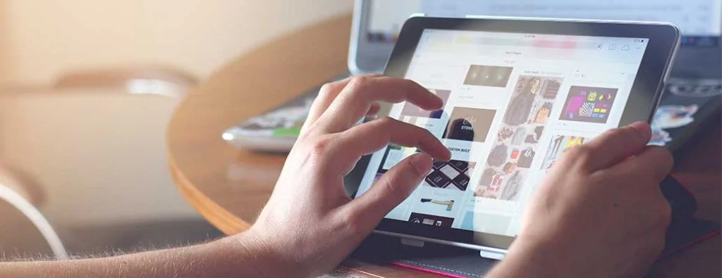 物を買うためにiPadを使用している人