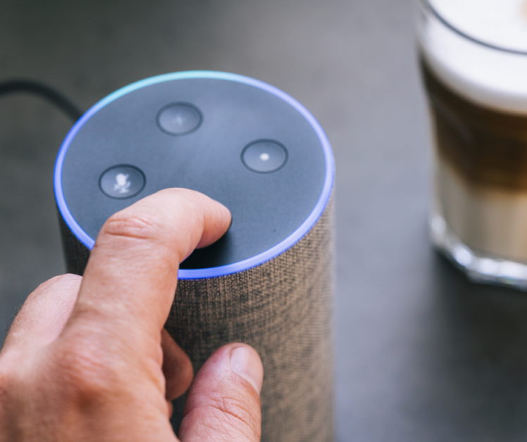 intelligenter Lautsprecher