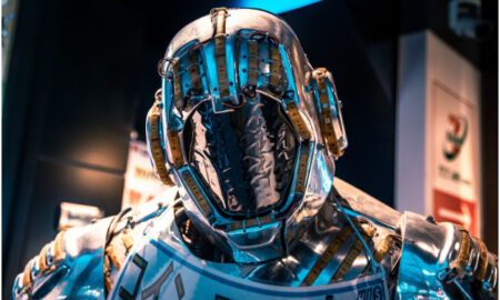 Haruskah Anda Membeli atau Membangun Robot Trading?